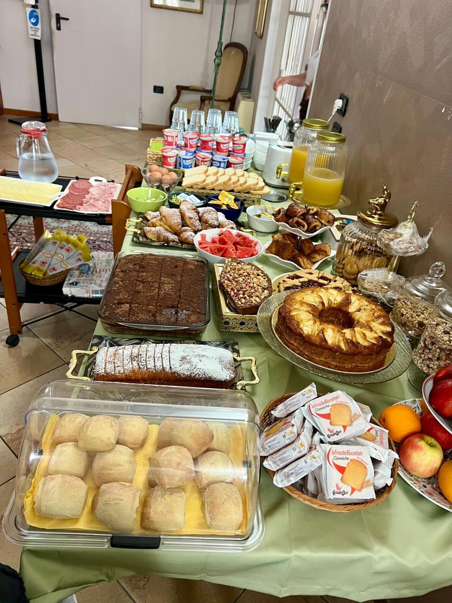 Albergo Quatro Pini Pozzolengo Buitenkant foto